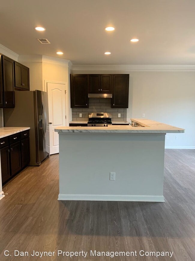 Building Photo - 3 br, 2.5 bath House - 102 Talisker Way