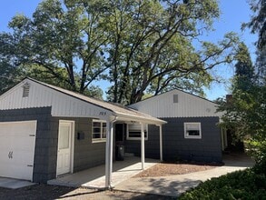 Building Photo - 705 S Oakdale Ave