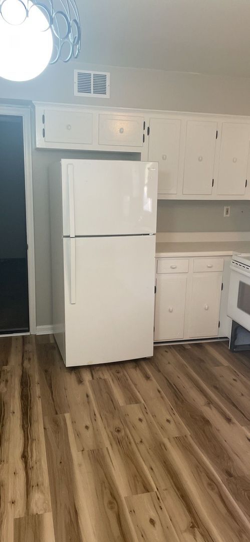 Foto del edificio - Charming 2-Bedroom Duplex in Kempsville, V...