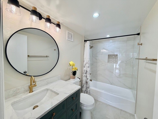 Foto del edificio - 1635 E Cypress St