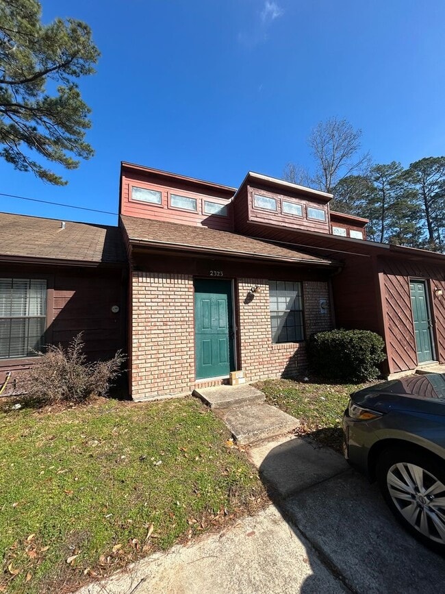 Photo - Sun-Filled 2/2 with Stainless Appliances & New Carpet House