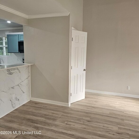Building Photo - 2512 Beachview Dr
