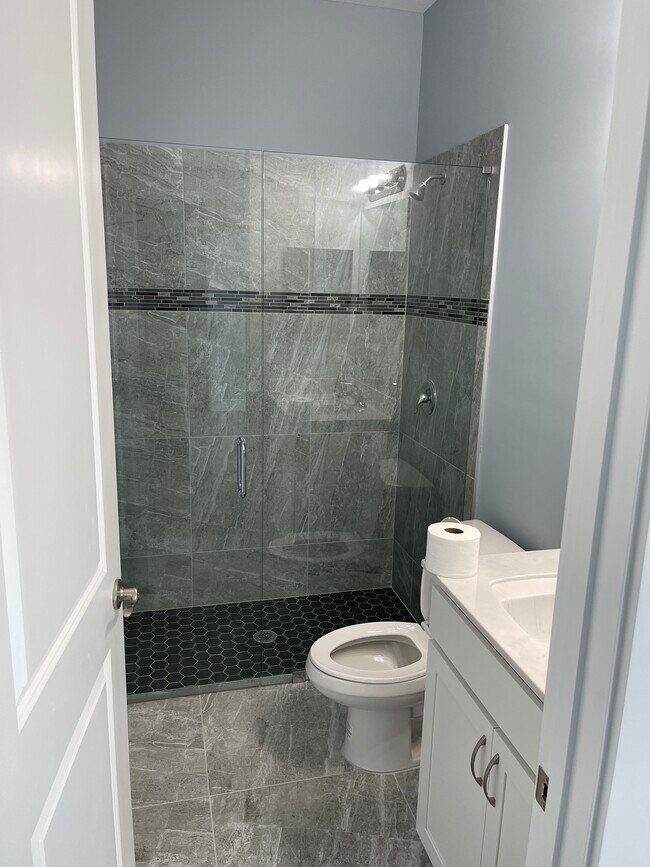 Private bathroom - 3621 SW Haines St