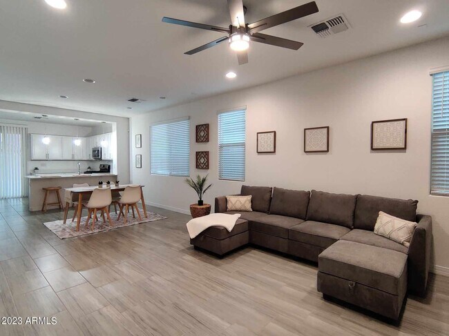 Foto del edificio - 9137 W Sells Dr