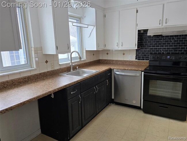 Foto del edificio - 27231 Five Mile Rd