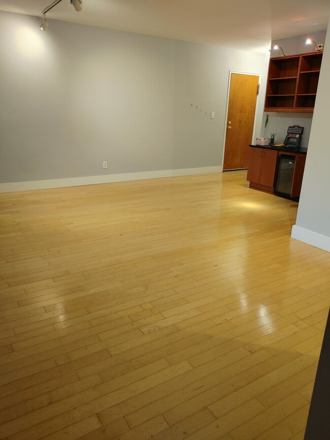 Living/dining room - 1301 N Ode St