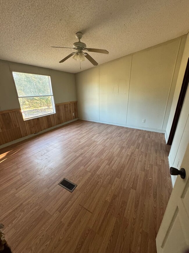 Building Photo - 3 BR 2 Bath 2,240 sq ft doublewide mobile ...