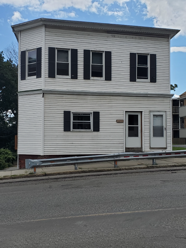 Building Photo - 1445 Main St