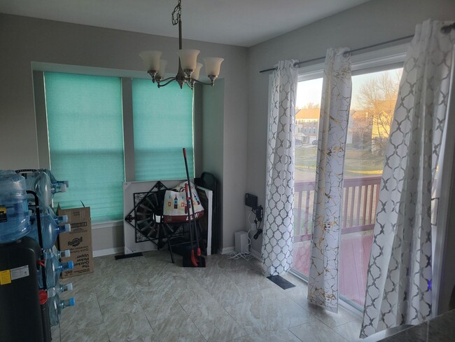 Foto del edificio - Beautiful 3 BR/2 Full BA & 2 Half BA EOG T...