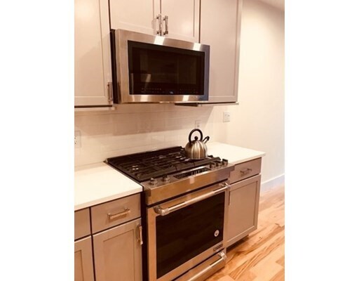 Building Photo - 3 Castle Ct