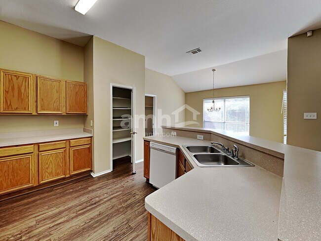 Foto del edificio - 1525 Jesse Ramsey Boulevard