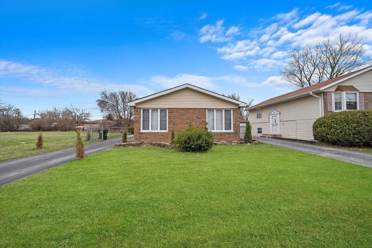 Primary Photo - 2233 W 157th Pl