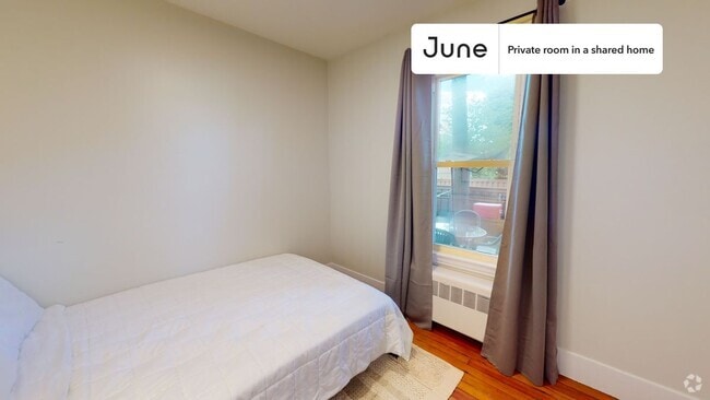 Building Photo - Private bedroom in 4 bed/1 bath Home