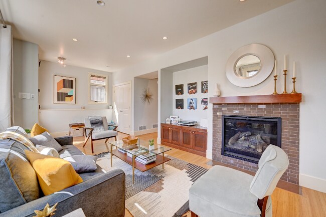 Photo - 551 Cook St Townhome