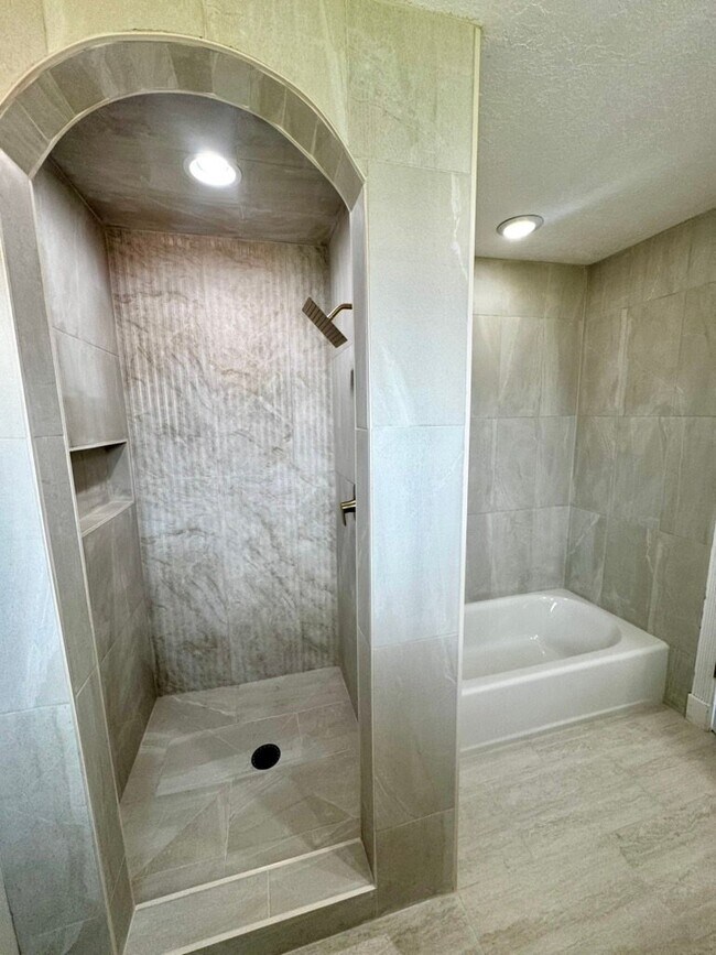 Building Photo - 1598 N 500 W