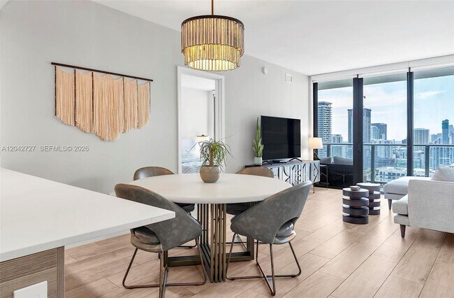 Foto del edificio - 121 NE 34th St
