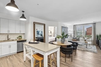 Building Photo - Bell Old Town