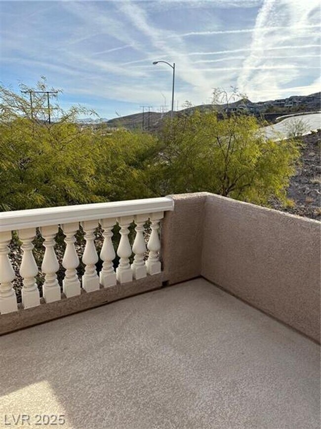 Foto del edificio - Beautiful 3 bedroom w loft 2.5 bath townho...