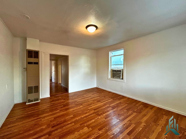 Building Photo - 3 bedroom/1 bathroom Single-Family Home for Rent