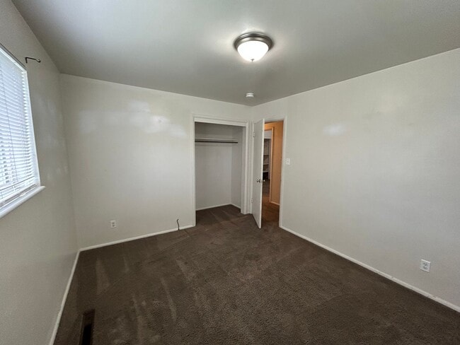 Building Photo - 3 Bed/1.5 Bath in a Cul-de-sac by Universi...