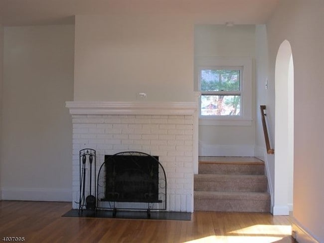Building Photo - 713 1st St