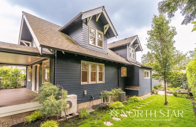 Foto del edificio - First Addition Craftsman
