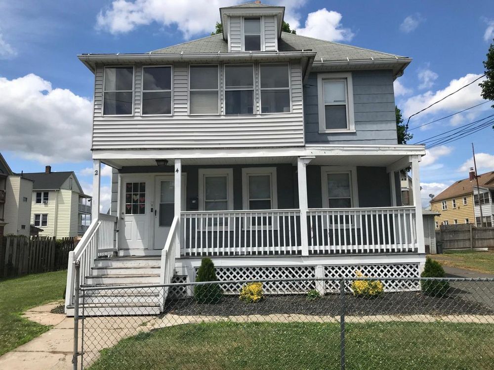 Foto principal - 1st Floor 2 Bedroom Available Immediately