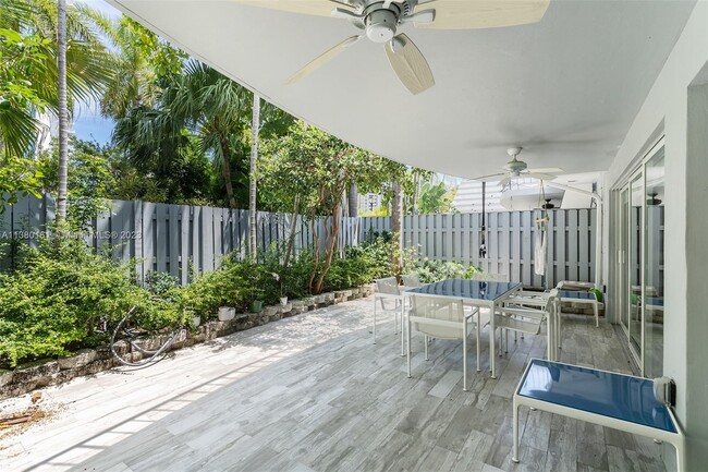 Building Photo - 296 Seaview Dr
