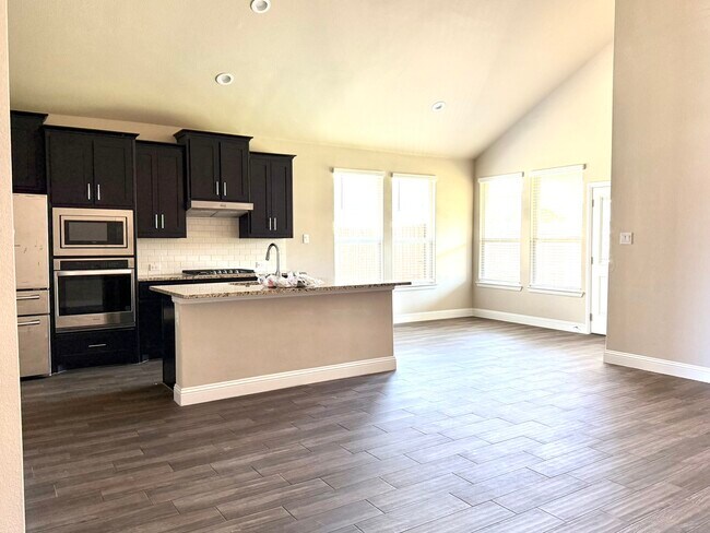 Breakfast nook - 11516 Lavonia Rd