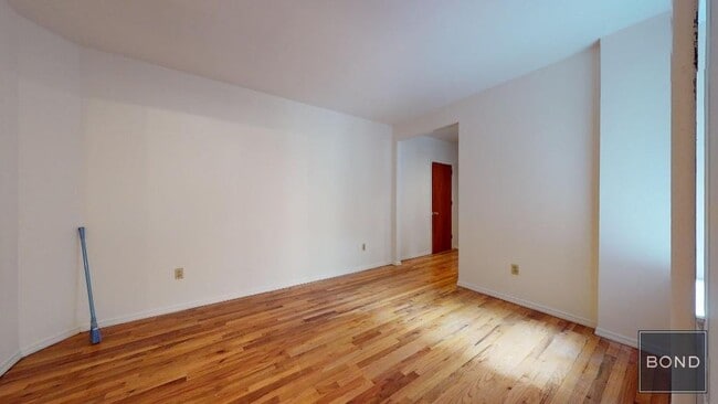 Building Photo - 415 E 73rd St