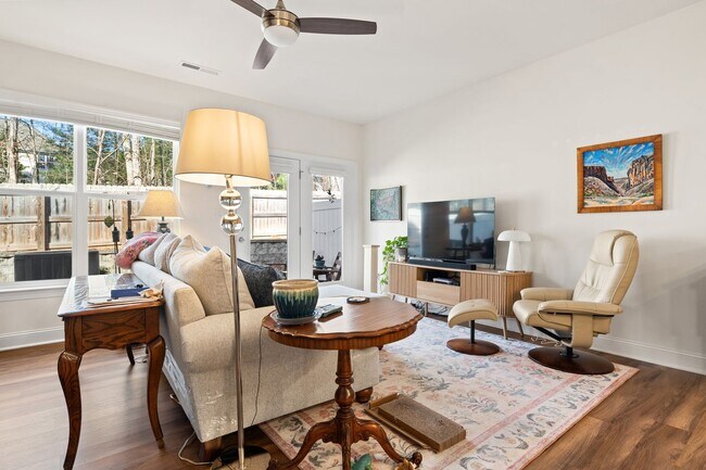 Foto del edificio - 3be / 2.5ba Easy Access to Duke Townhouse