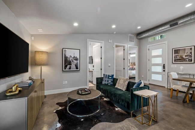 Foto del edificio - 2414a Kinney Rd