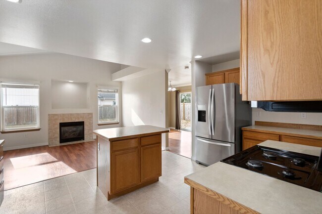 Foto del edificio - 4 Bed 2.5 Bath - Excellent Condition - Pet...