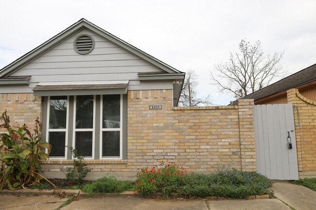 Building Photo - 1523 Longley St