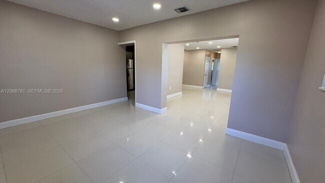 Foto del edificio - 251 N 68th Terrace