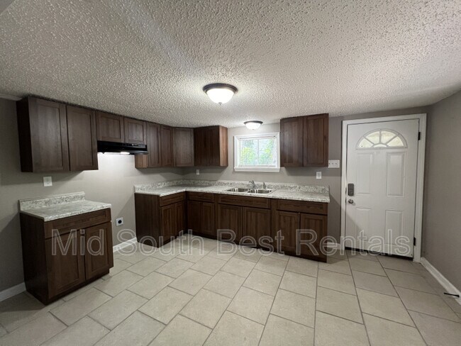 Building Photo - 3273 Yale Ave