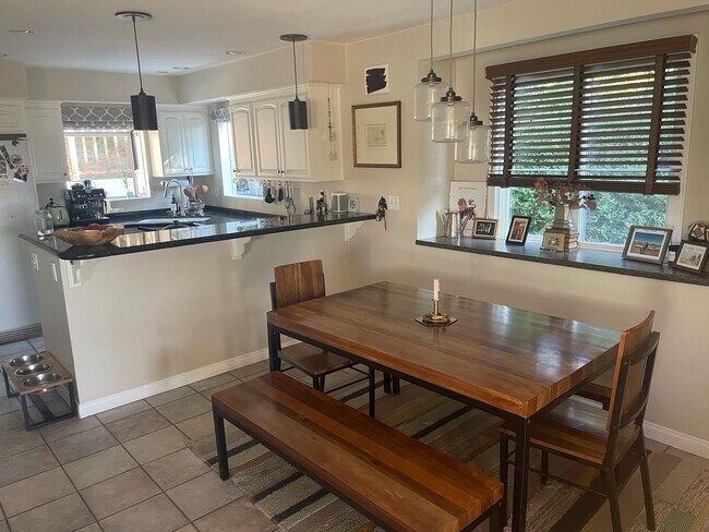 Kitchen & dining - 2408 Hidalgo Ave
