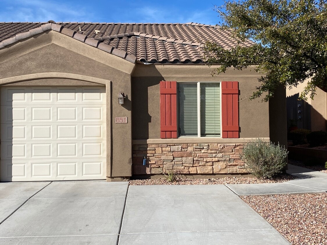 Front - 851 Siena Ln