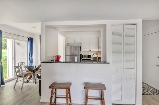 Foto del edificio - 1243 Cedars Ct