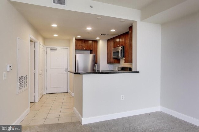 Building Photo - 3650 S Glebe Rd