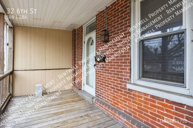 Foto del edificio - 5BR 2.0 Full Baths Townhome Available for ...