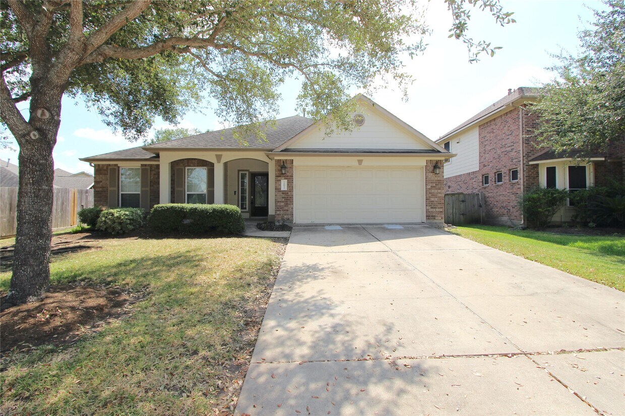 Primary Photo - 21011 Blue Topaz Dr