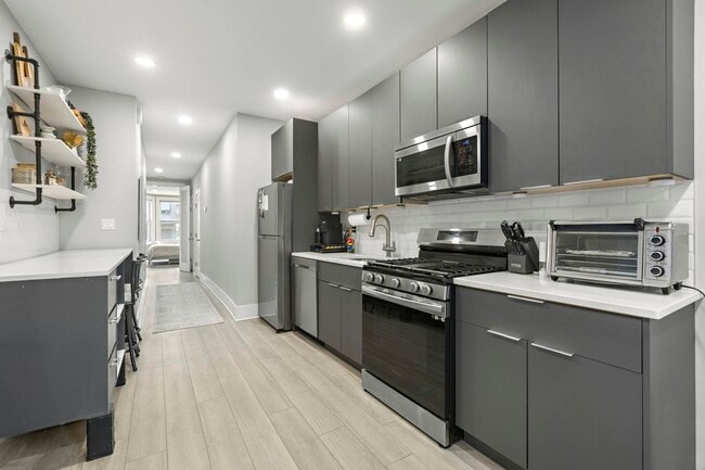 Building Photo - 101 Zabriskie St