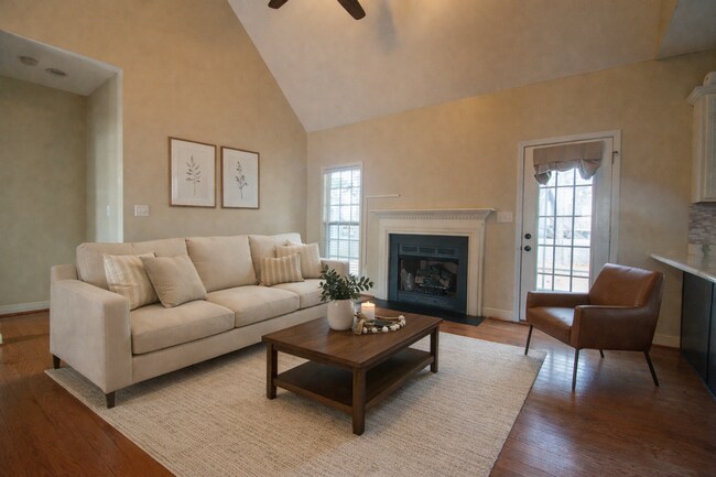 Foto del edificio - 4 Bedroom 2.5 Bathroom With Bonus and Screened in Porch!