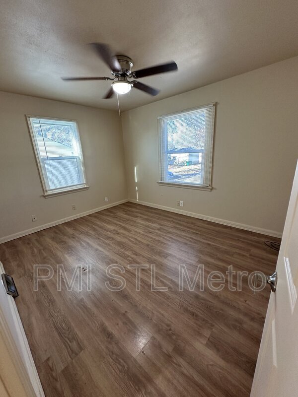 Building Photo - 1230 Roxton Dr