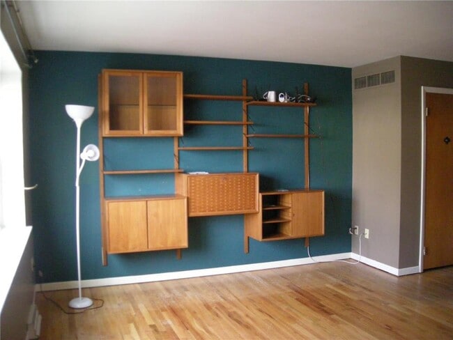 Building Photo - 5594 Greens Dr