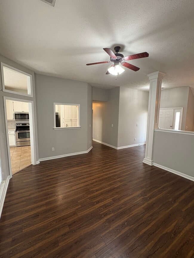 Foto del edificio - 918 Hallwood Ln