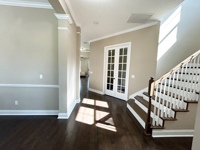 Building Photo - Stunning 3/2.5 Stylish Home with a Detache...