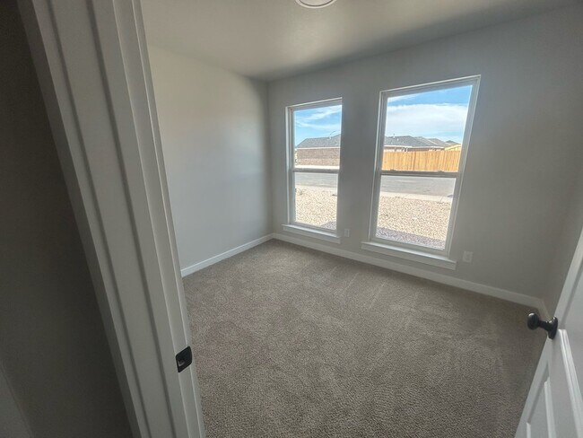 Building Photo - 409 Thicket Dr