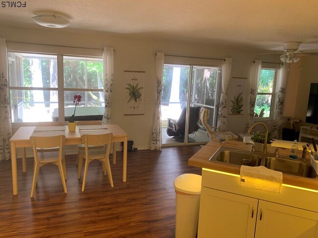 Foto del edificio - 56 Edward Dr